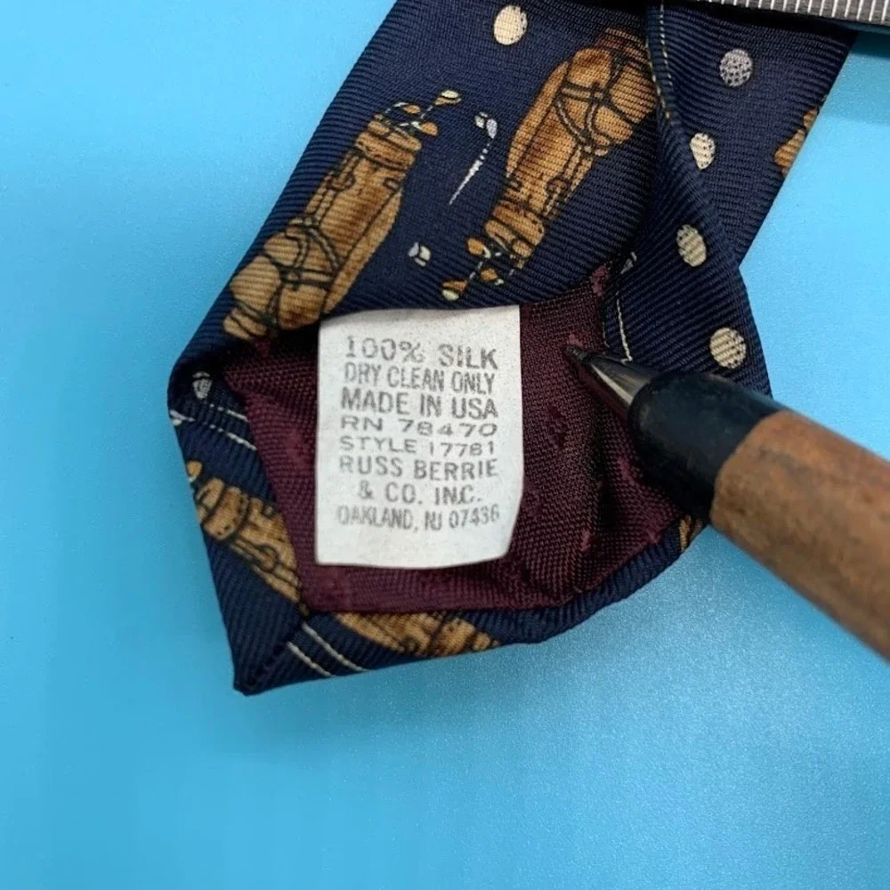 Vintage The Good Life Golf Bag Print Preppy 100% Silk Men's Classic Neck Tie